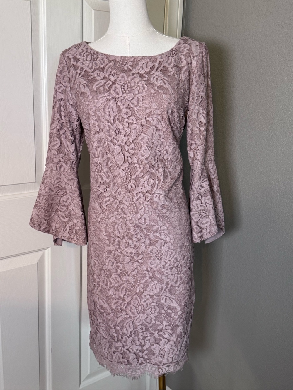 Leslie Fay Dusty Mauve Lace Bell-Sleeve Sheath Dress